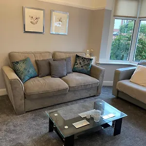 Spacious And Stunning 4 Bed House In Holiday home
